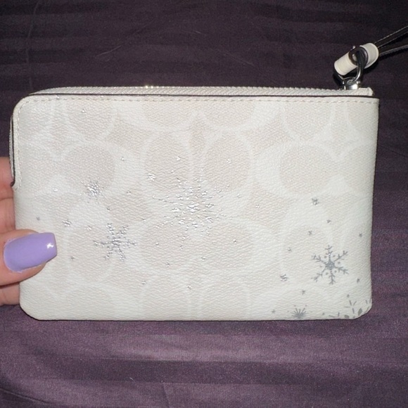 NWOT SnowFlake Coach Wristlet - Picture 2 of 4